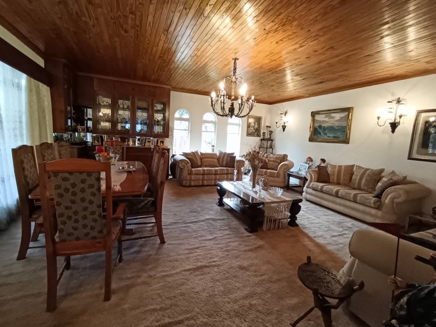 6 Bedroom Property for Sale in Heuwelsig Free State